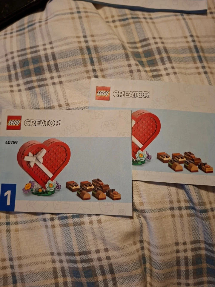 LEGO 40759 Celebration Series: Valentine's Day Box, photo 3 of 3