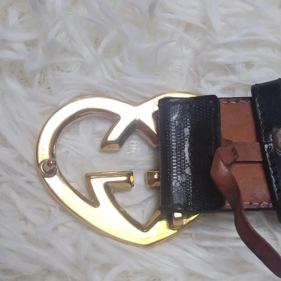 Gucci Cinturón Corazón GG Patrón Tono Dorado Metal Unisex Accesorios Foto 3 de 4