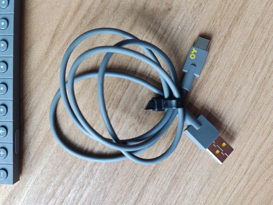 Teenage Engineering OP-Z Multimedia Synthesizer und Sequenzer im Case - Bild 4 von 4