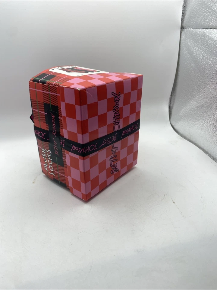 Set de regalo de calcetines de felpa Betsey Johnson 3 pares para mujer talla 9-11 caja a cuadros, nuevo en caja Foto 3 de 4