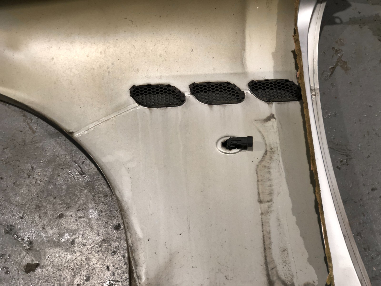 03-13 Maserati Quattroporte M139 Right Passenger Fender Panel GRIGIO TOURING 09