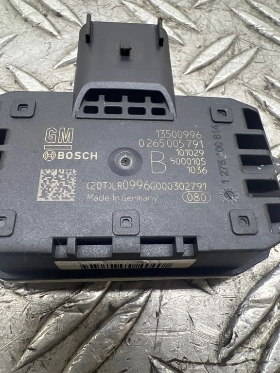 Chevrolet Spark 2008 ESP sensor de velocidad de rotación acelerómetro transversal 13500996 - Imagen 2 de 4