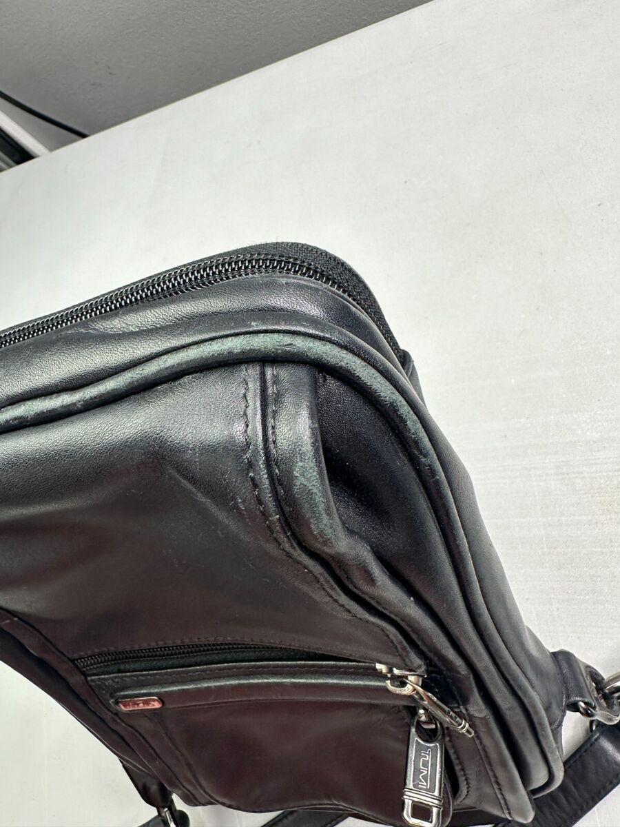 Tumi Crossbody Bag Adult Small Black Leather 92102D4 Zip Tumi Crossbody Bag Adult Small Black Leather 92102D4 Zip