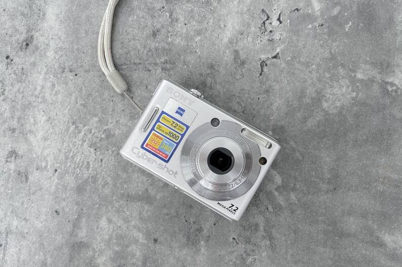 SONY DSC-W35 7.2MP CCD Vintage Digital Camera - Silver 100