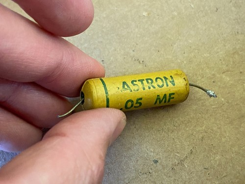 Vintage Astron .05 uf 600v Mustard Capacitor Guitar Tone Cap TESTS GOOD - Picture 2 of 3