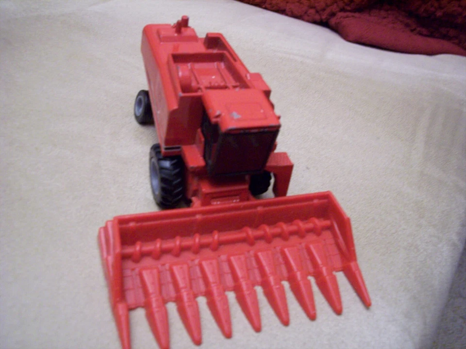 Case International 1:43 Combine - Image 2 of 3