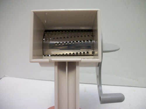Pampered Chef Deluxe Cheese Grater 1275 Right OR Left Handed 2 Barrels CLEAN - Picture 5 of 9
