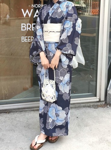 Japanischer Sommer Kimono Yukata dunkelblau Kamelie Japonica Yukata und Obi Set - Bild 1 von 12