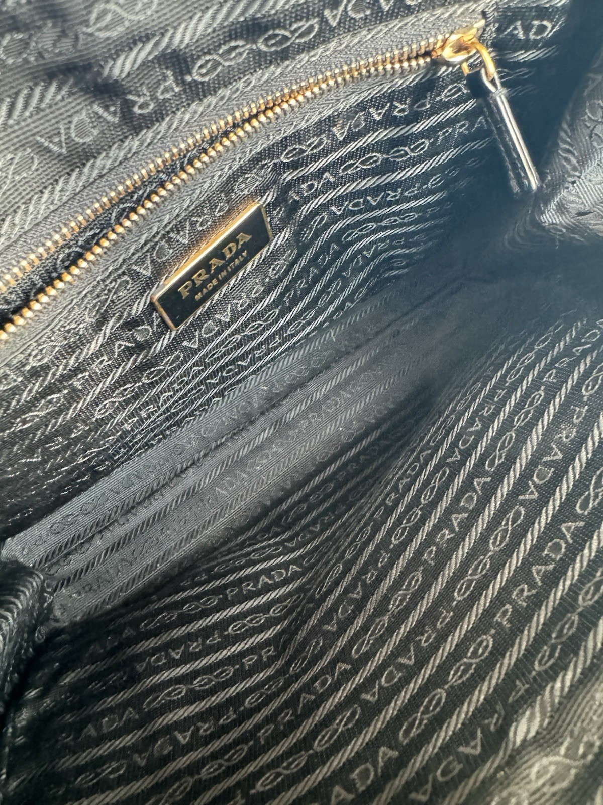 AUTHENTIC PRADA LEATHER HAND PURSE - image 13