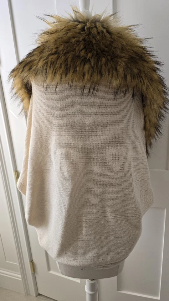 BEBE Fox Faux Fur CAPE Coat Jacket Kimono One Size LT Beige ONE SIZE - Image 3 of 4