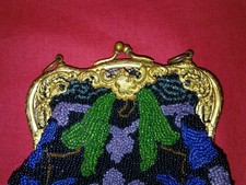 Mini Sac Ancien Pour Poupée XIXe, Broderie Perles De Verre Bicolores, Fermoir Doré, à Restaurer