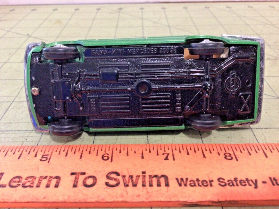 Coche fundido a presión Mercedes 350 SE de colección por GAMA hecho en Hong Kong Foto 4 de 4