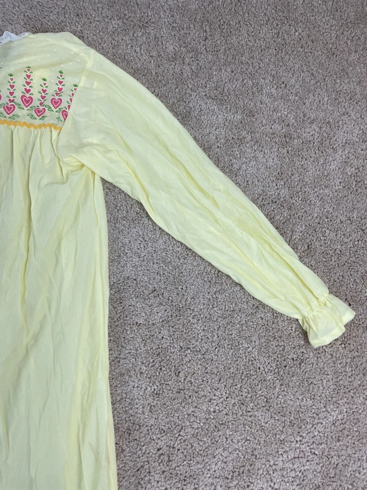 Camisón largo vintage para mujer grande con volantes plisado bordado corazón amarillo Foto 4 de 4