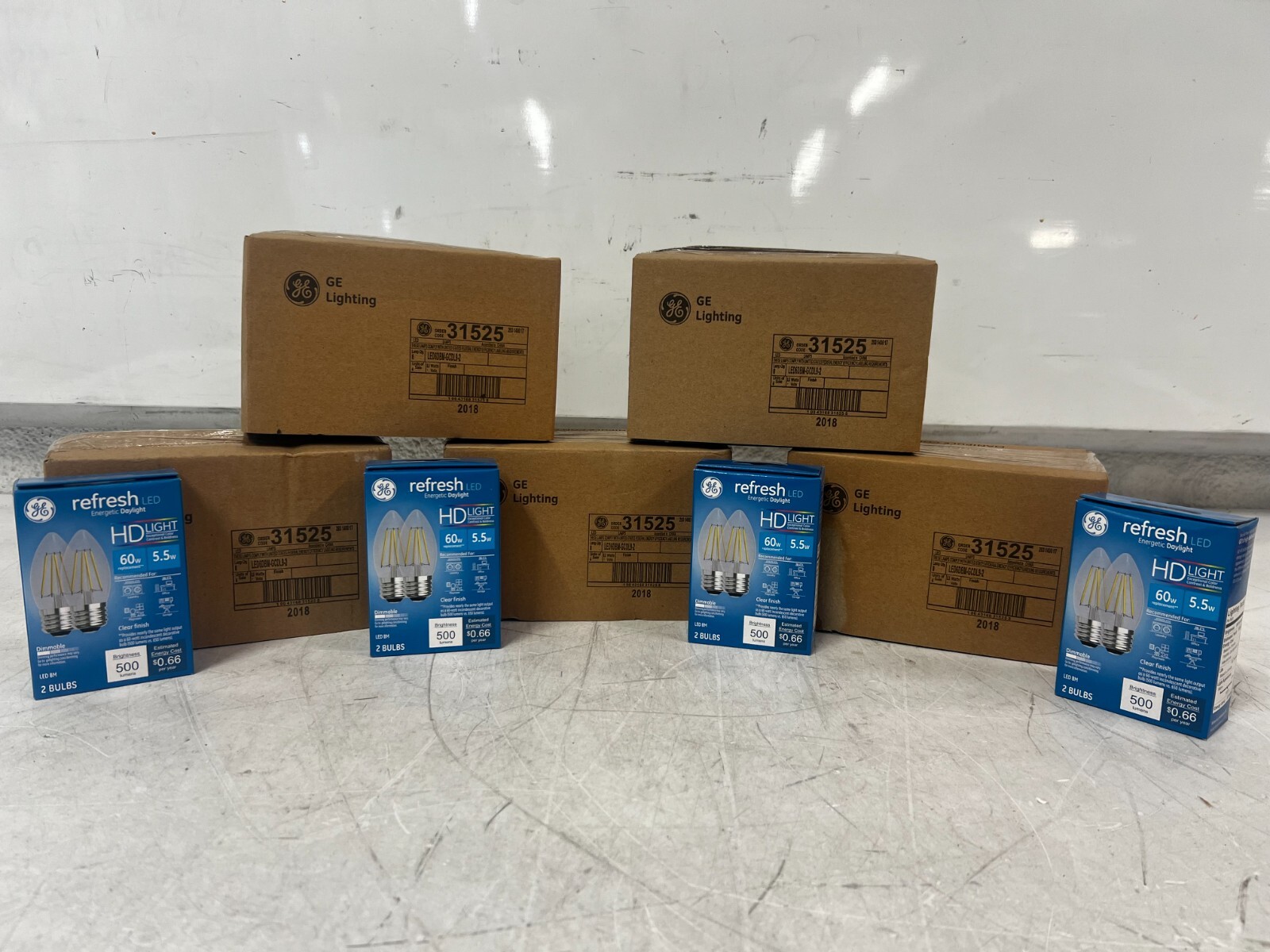 LOT OF 40 GE Refresh LED Light Bulbs, Candle Light 60W Dayli