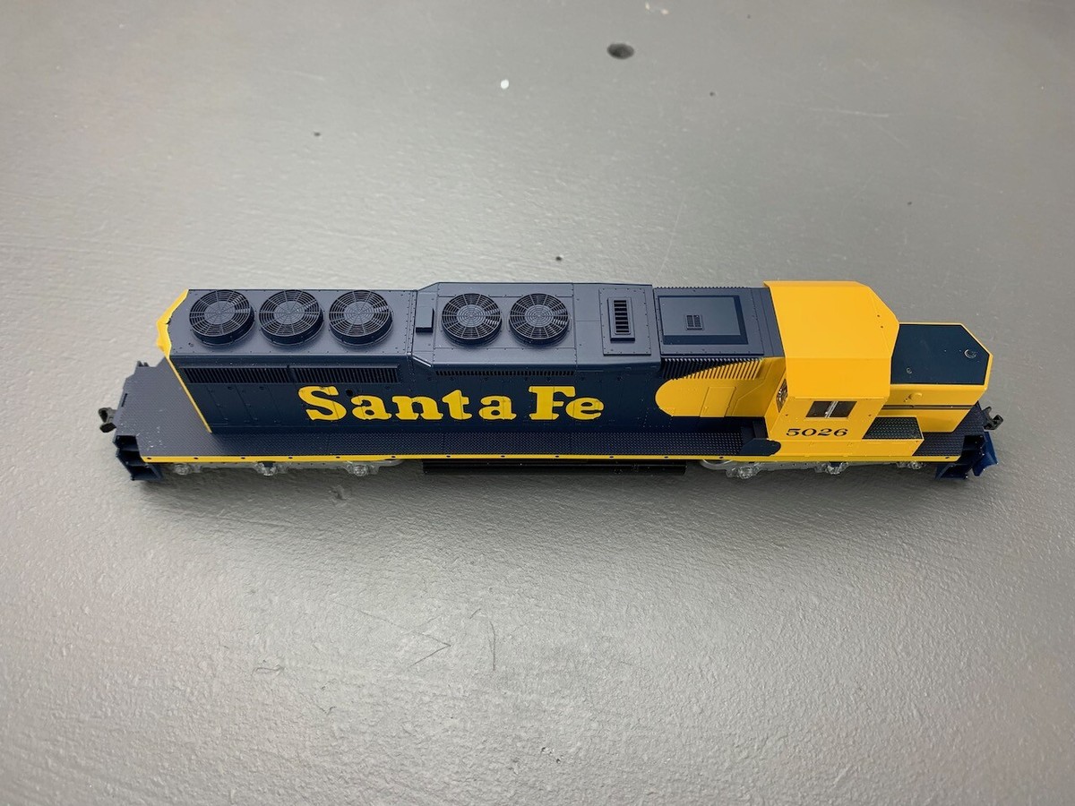 HO Kato EMD SD40-2 Mid Snoot Santa Fe #5026 Diesel Loco DCC HO Kato EMD SD40-2 Mid Snoot Santa Fe #5026 Diesel Loco DCC