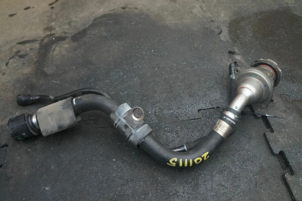 Tapón de tubo de cuello de llenado de combustible 241595 264866 OEM Ferrari California 2010 Foto 2 de 4