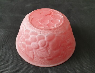 Vintage rosa Glas Puddingschale mit geprägtem Obst Design Made in Italy 21 cm