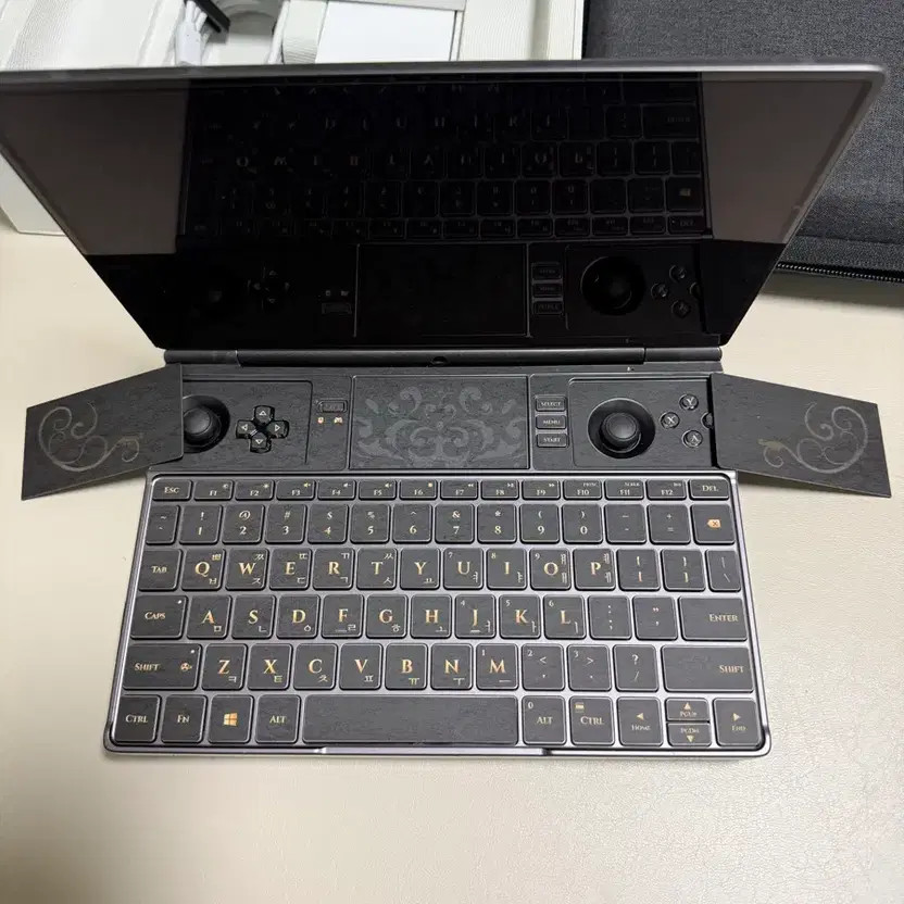 [美品] GPD Win Max2 2022/AMD Ryzen7 6800U GPD WIN Max 2 Gaming Laptop (2022) AMD Ryzen 7 6800U 32GB 2TB SSD
