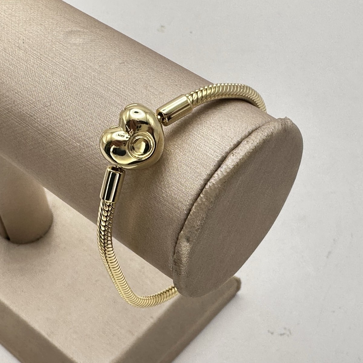 Pandora Womens Heart Clasp Snake Chain Bracelet 14K Gold Plated 