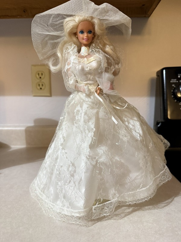 Vintage Mattel Wedding Fantasy Barbie Ultimate Wedding Dream Bride Doll 1989
