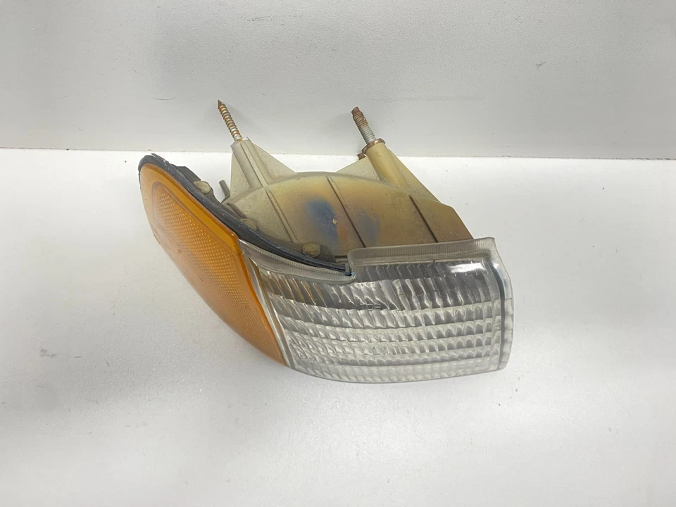 1989-1995 MERCURY COUGAR FRONT RIGHT SIDE TURN SIGNAL PARK LIGHT OEM, 116-00790 - Image 3 of 4