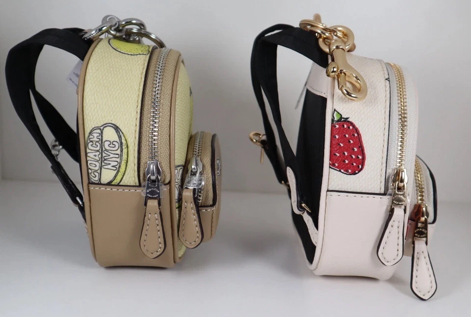 Mochila Coach Mini Court Bolso Dije con Estampado de Fresa y Limón Paquete (2) Foto 2 de 4