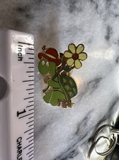 Cute Gold Tone Green turtle tortoise W Hat  Flower lapel pin 1  T X 3/4  W