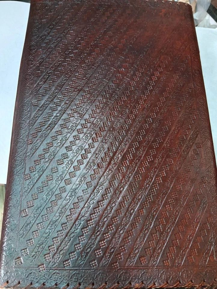 Cuaderno holístico de cuero hecho a mano de 7 chakras | Diario de yoga I diario 14x22"- verde Foto 4 de 4