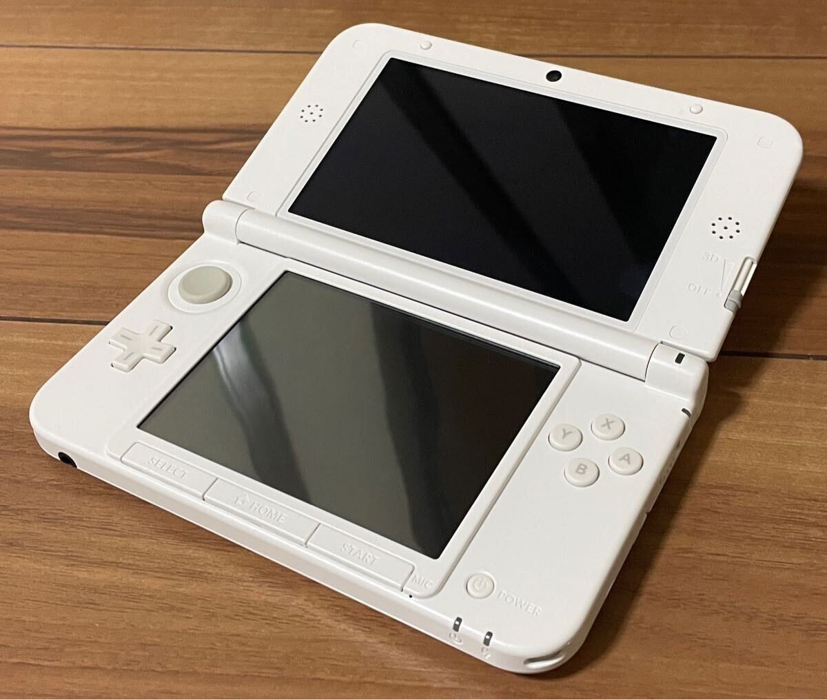 Nintendo3DSLLホワイト NINTENDO 3DS Handheld Game Console Pure White w/Stylus NTSC