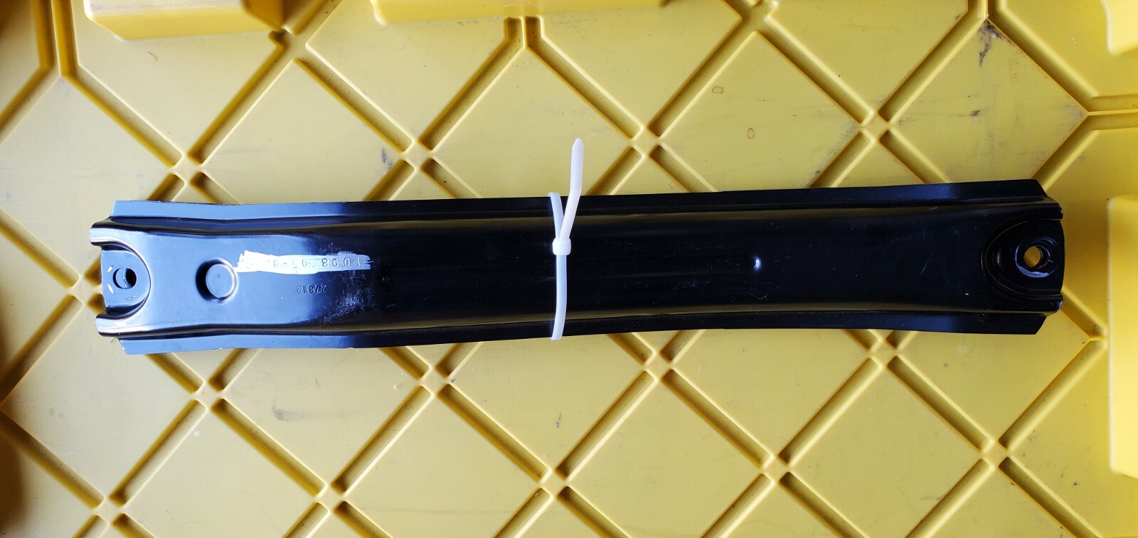 TESLA MODEL 3 REAR 2ND ROW SEAT OUTER RAIL BRACKET SUPPORT 1098705-00-C