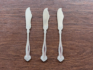 Three 6 inch Vintage  Collectable 1847 Rogers Bros. Silver Plate Butter Knives