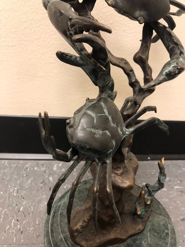 Bronze Crabs on a marble base sculpture - Picture 3 of 12
