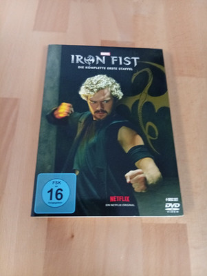 Marvel's Iron Fist: Die komplette erste Staffel auf 4 DVDs -  Pappschuber