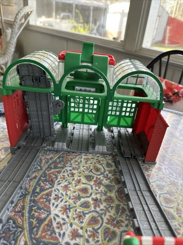 THOMAS & FRIENDS TAKE-n-PLAY CRANKY & Knapford Station Foldable Carry AS Shown - Picture 17 of 19