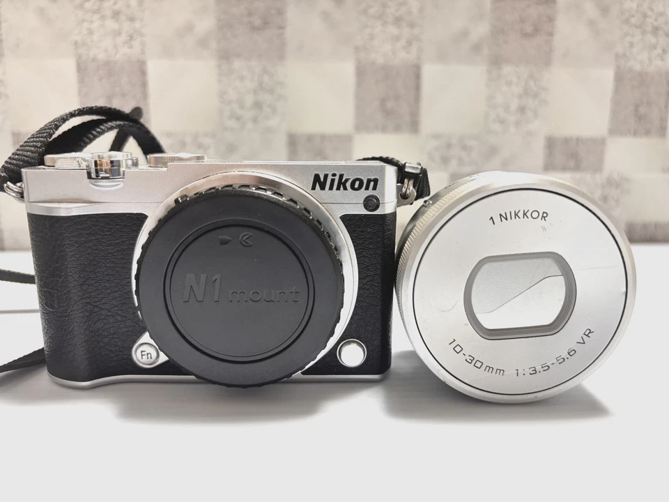 Nikon 1 J5 Silver 20.8MP Mirrorless Digital Camera w/10-30mm PD-ZOOMLens, Extras - Image 3 of 4