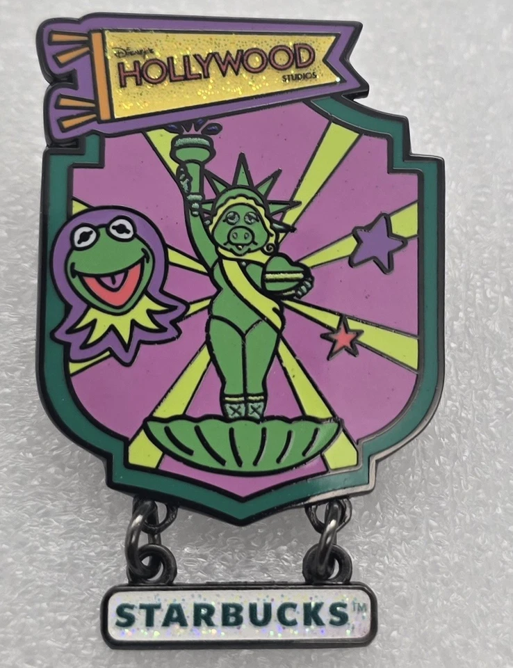 迪士尼公园好莱坞工作室星巴克神秘徽章小猪小姐免费GWP — 第 2/3 张图片