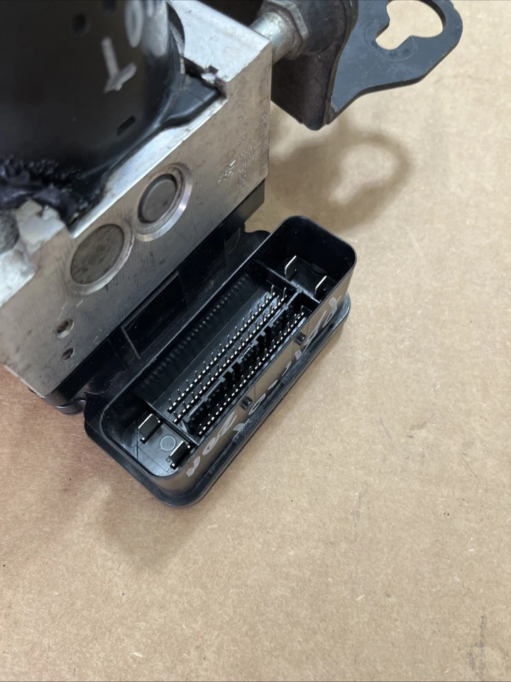Módulo de control de bomba de freno ABS Jeep Patriot Compass 2010-2013 OEM 68091115AD Foto 3 de 4