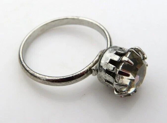 Fake vintage shop wedding rings