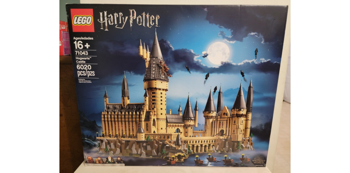 closer look at the combined LEGO Harry Potter Hogwarts