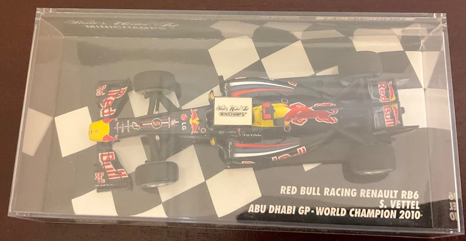 Minichamps 1:43 Red Bull Renault RB6 #5 Vettel 2010 Abu Dhabi GP Winner 1st WDC - Image 2 of 4