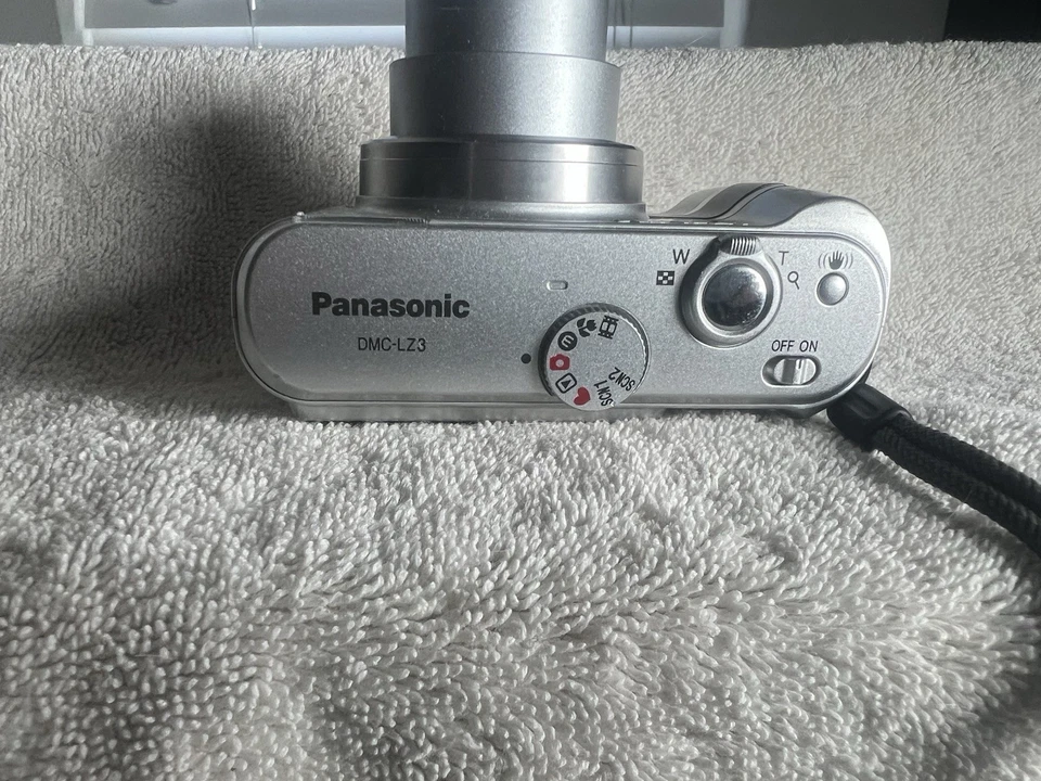 Panasonic LUMIX DMC-LZ3 5.0MP Digital Camera - Silver with new AA batteries - Image 3 of 4