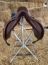 Royal Highness English Saddle. 17.5 Seat. Asking $800. Buyer Pays Shipping. ￼