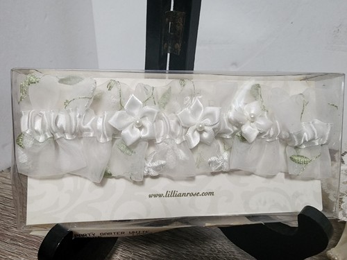 Vtg Wedding Cake Topper White Bride Groom Lace & Faux Pearls & Flowers + Garter - Picture 7 of 9