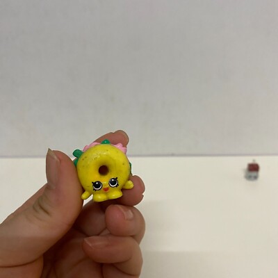 Lot of 5 Shopkins' mixed selection from Season 1 to Season 8-Toy House, as show.