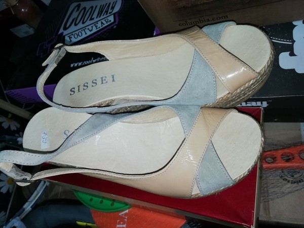 zapato/ zueco con cuña de  cuerda/ esparto.