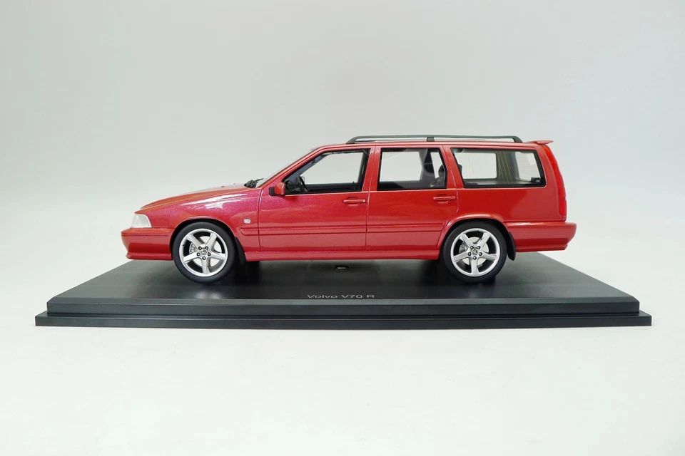 1 /18 Volvo V70 R Red Color Resin Model car By DNA Collectibles - Image 2 of 4