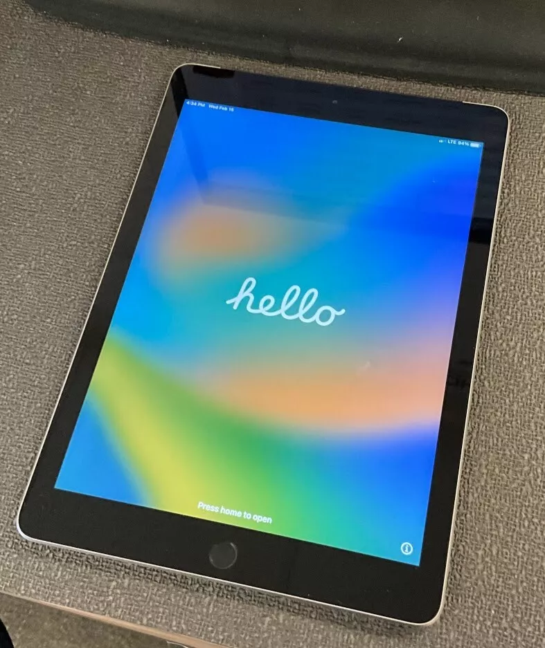 Apple iPad 6th Gen 9.7