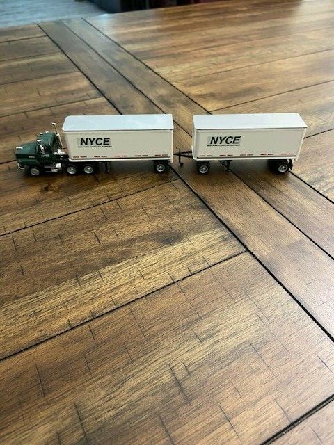 Ho Scale 1 87 Herpa Canadian Nothern Cartage Semi Tractor Trailer