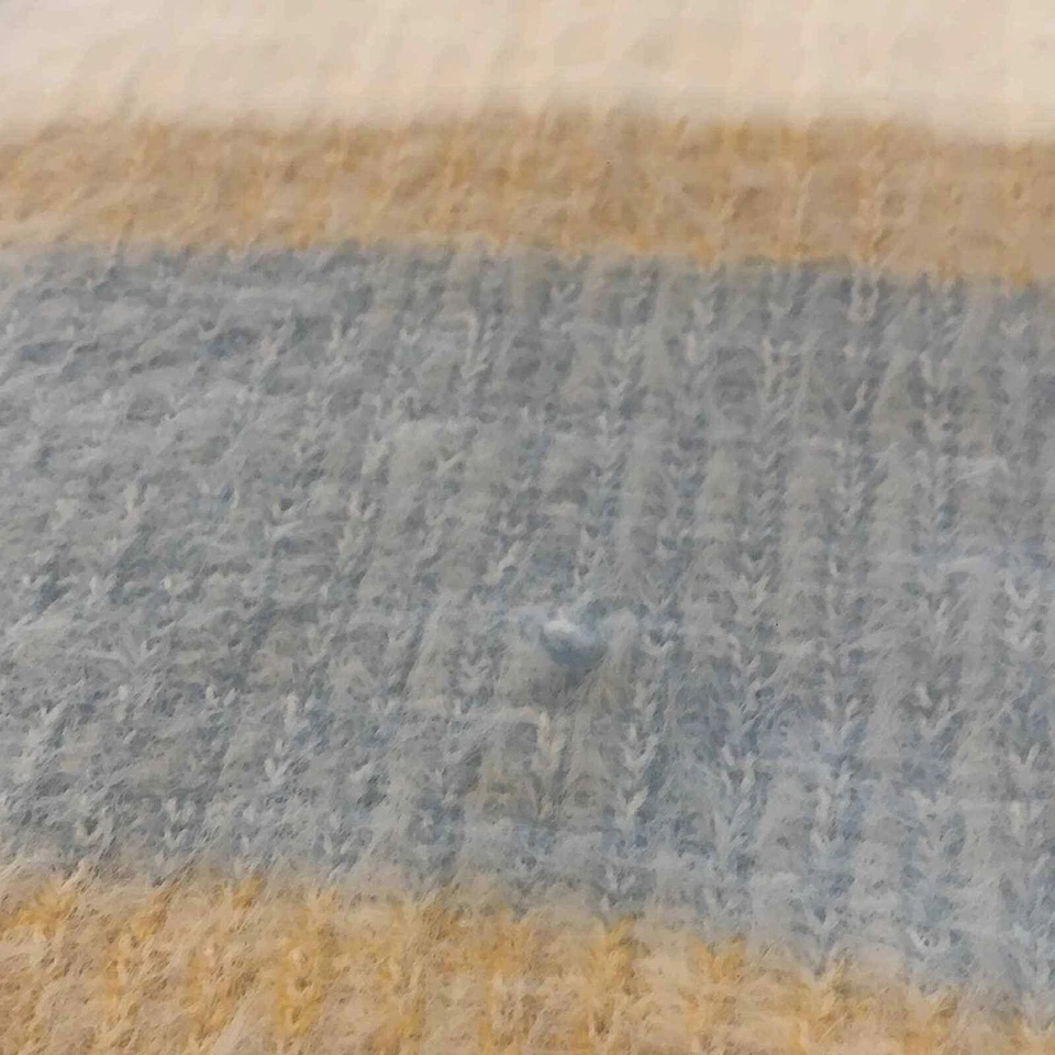 Bufanda BCBG a rayas con bloques de color difuso Foto 4 de 4