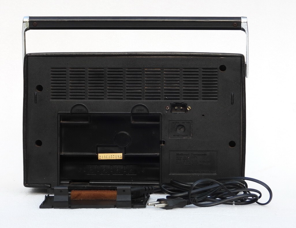 RARE NATIONAL PANASONIC MODEL R442-B 4-BAND RADIO SINGLE